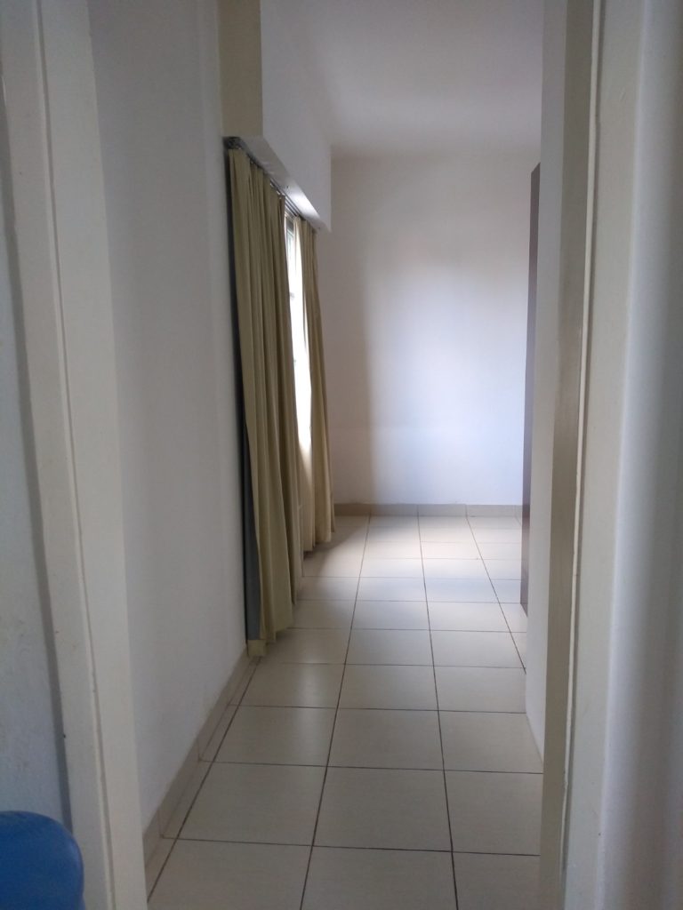 corredor sala a cozinha